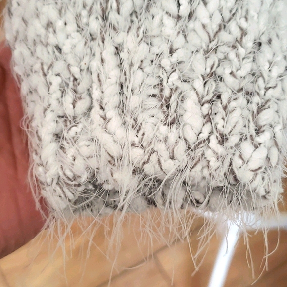 Soft and fuzzy Sweater Size Medium - Picture 4 of 6